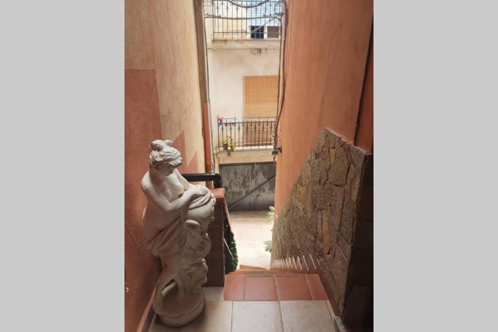 Luna&marte, Center - Taormina